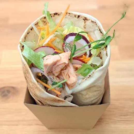 Wrap med varmrökt lax