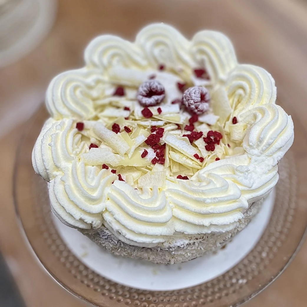 Eller varför inte någon av våra fantastiskt goda tårtor?