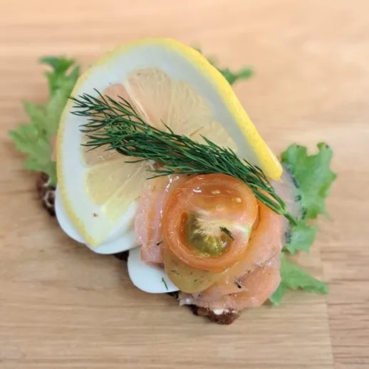 Smörrebröd med gravad lax