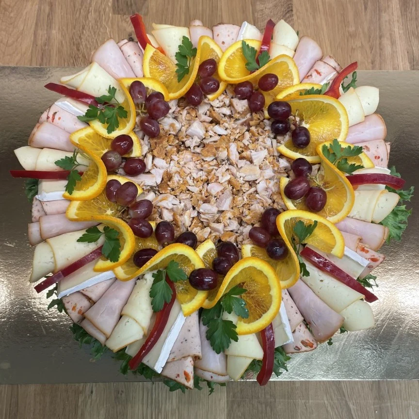 Ost och kycklingssmörgåstårta, smörgåstårta med ost och kyckling, smörgåstårta varberg, varberg smörgåstårta, catering varberg
