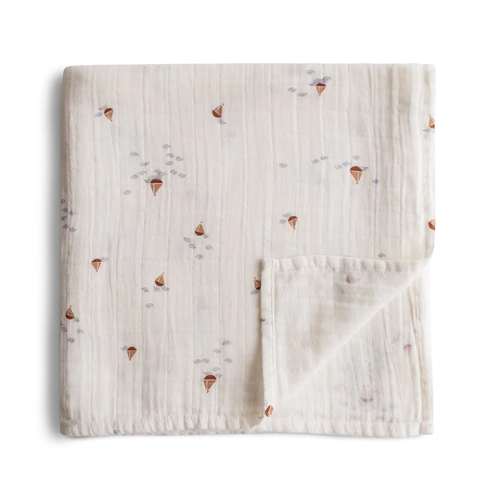 Mushie Muslin Swaddle Blanket Boats - Babyfiltar