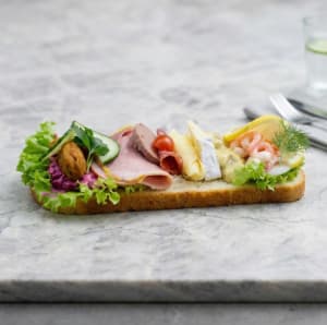 Landgång, landgångsbröd, griljerad skinka