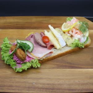 Landgång, landgångsbröd, griljerad skinka