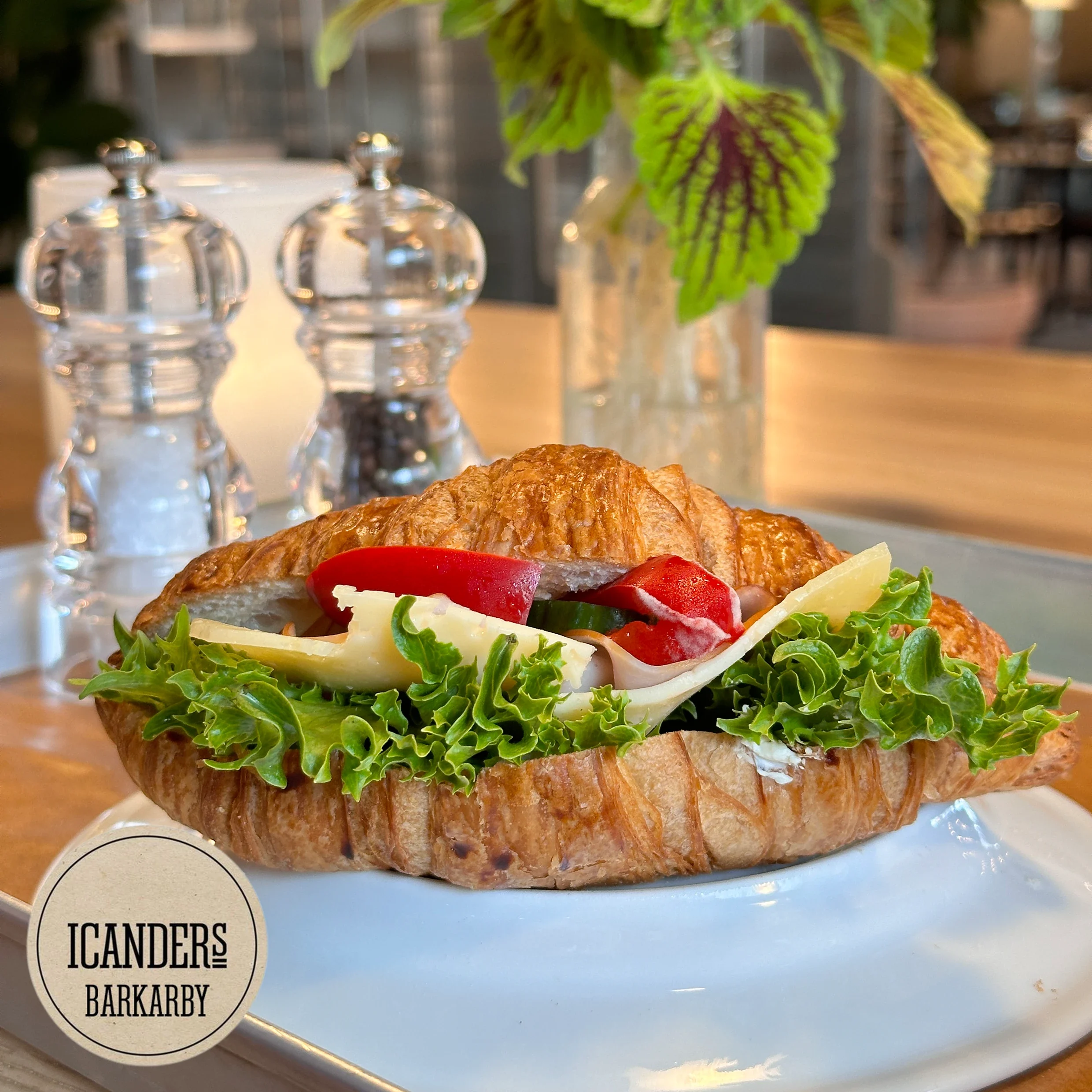 Croissant Ost & Kalkon