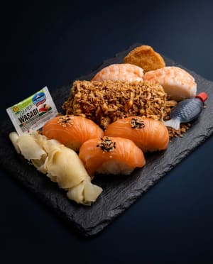 3 LAX / 2 RÄKA / 1 FRITERADE SOJABÖNOR / 4 KRISPIGA RULLAR FISKKÖTT MED KRABBSMAK