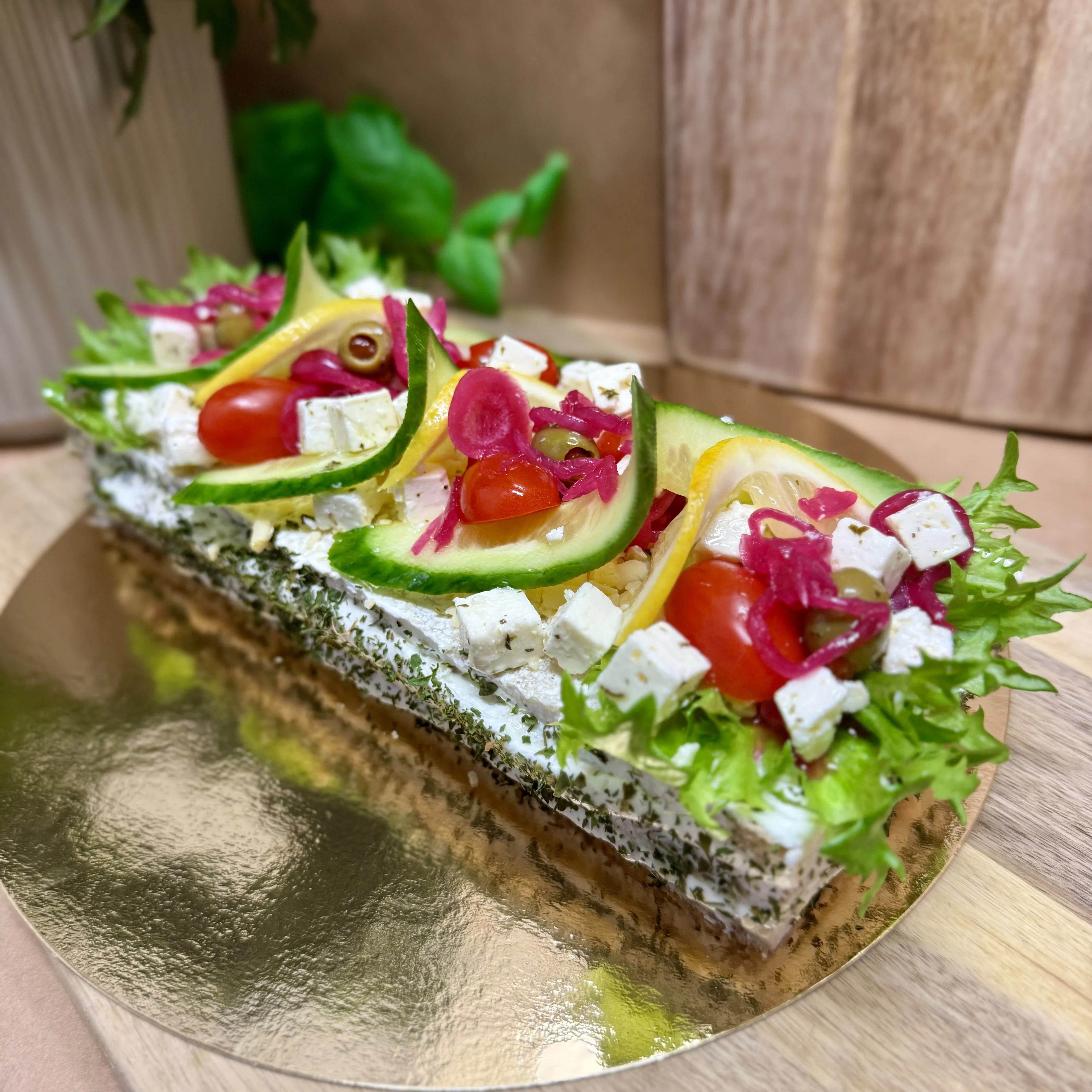 Lakto-ovo-vegetarisk smörgåstårta(går att få m. glutenfritt bröd)