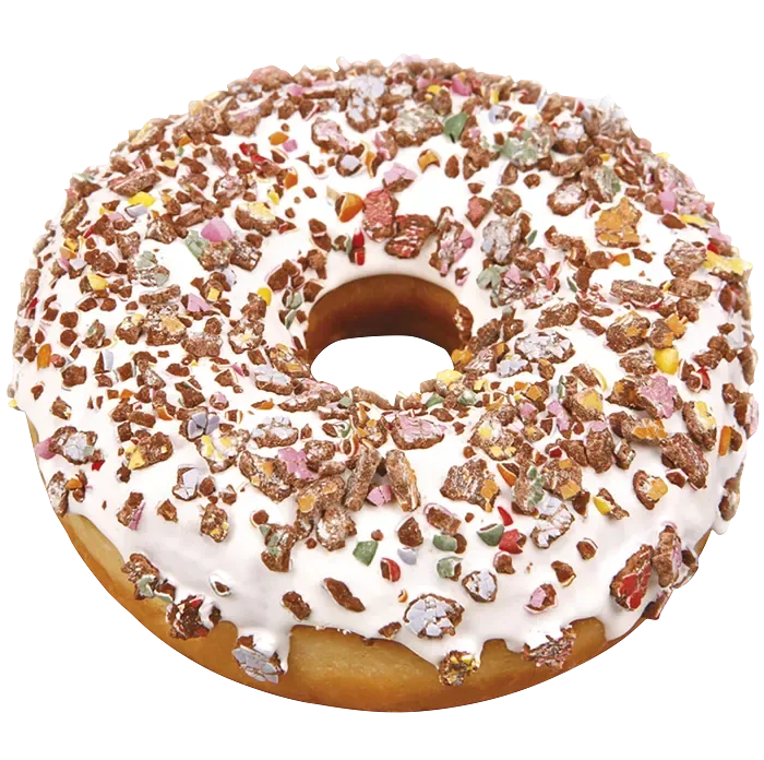 Närbild på donut. Täckt med vit glasyr och krossade smarties.