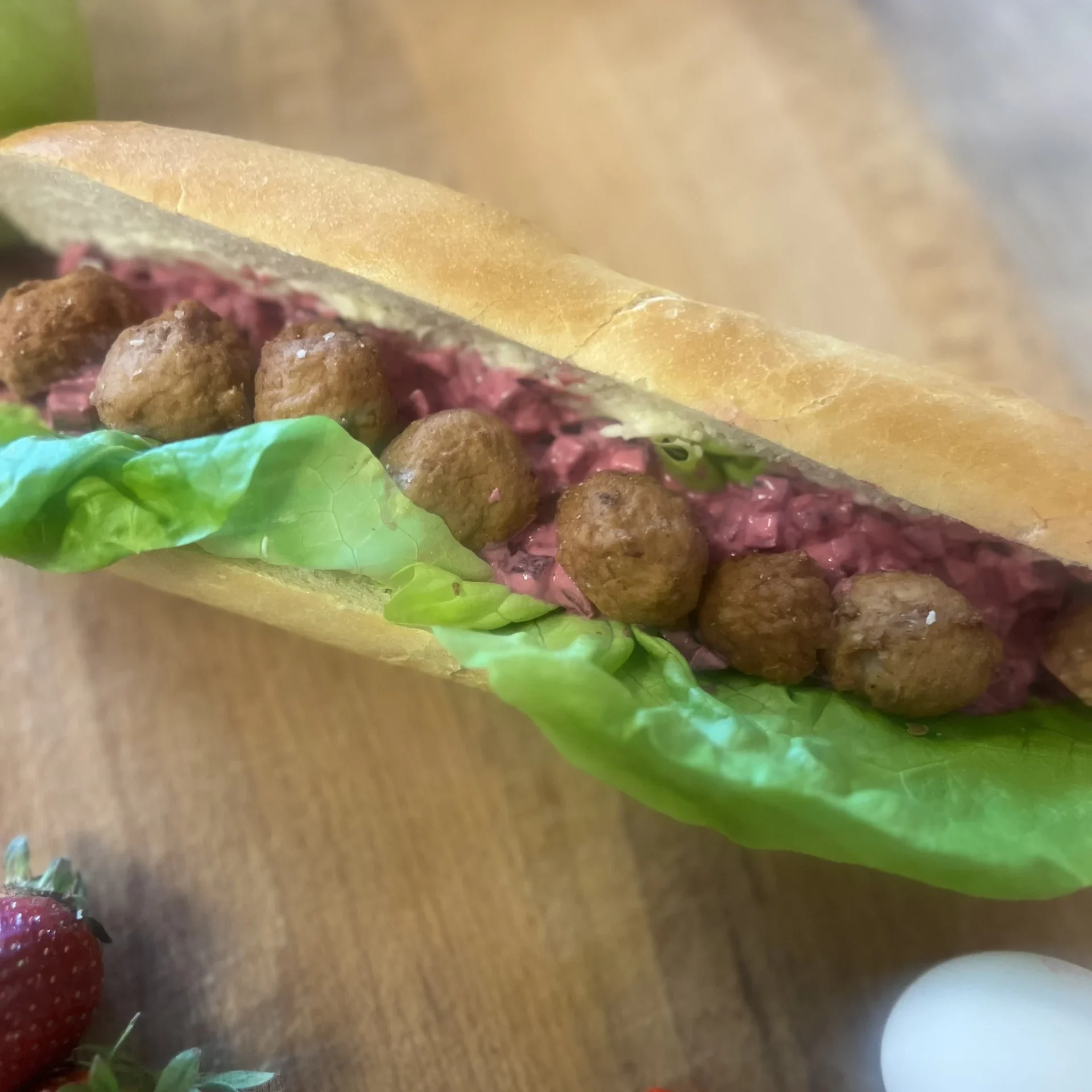 Baguette köttbullar/rödbetssallad