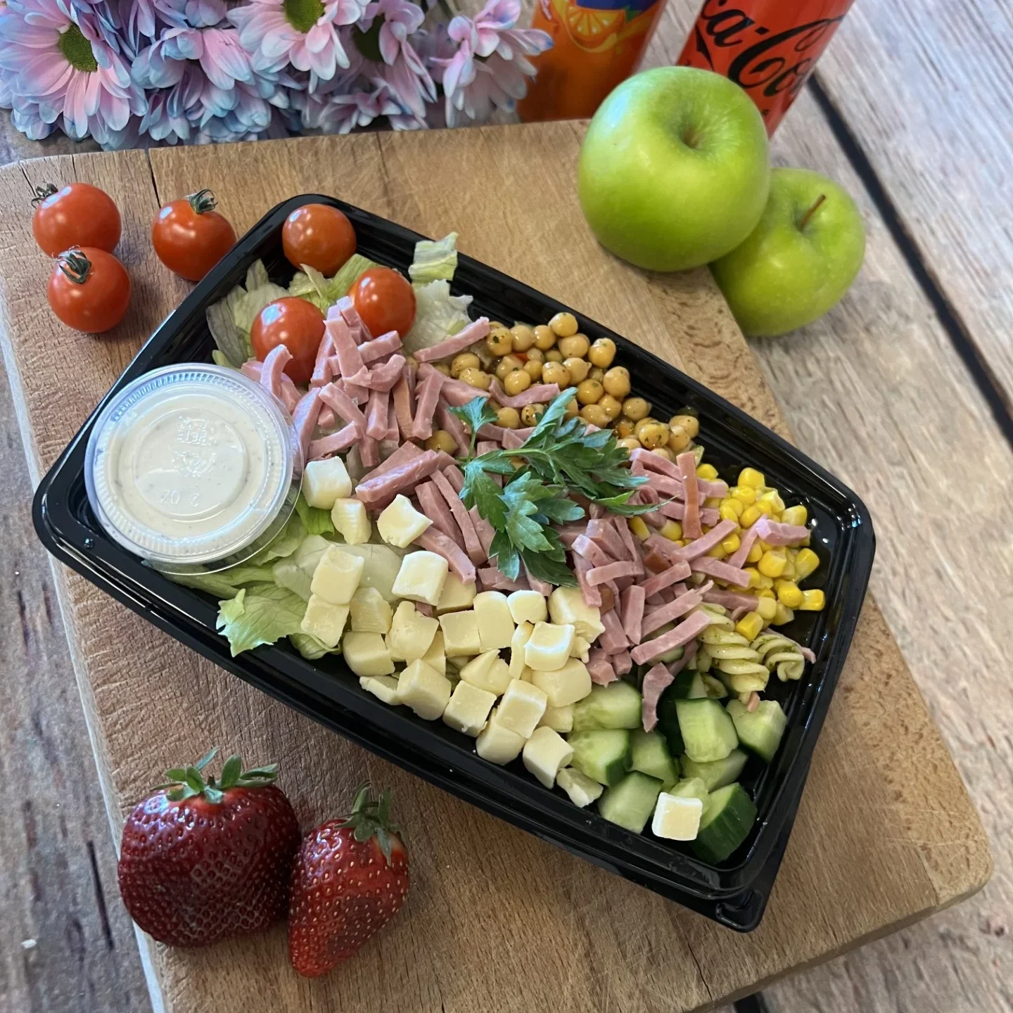Ost och skinksallad med pasta