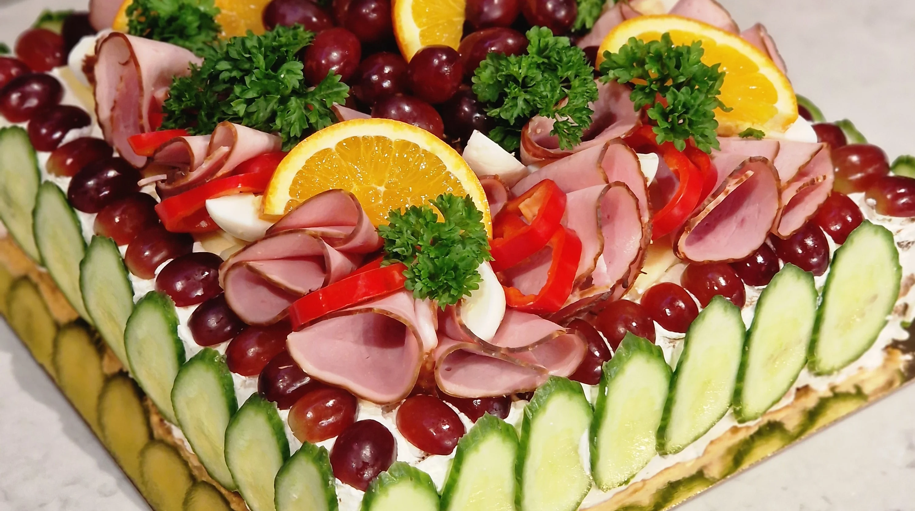 Smörgåstårta med ost och skinka