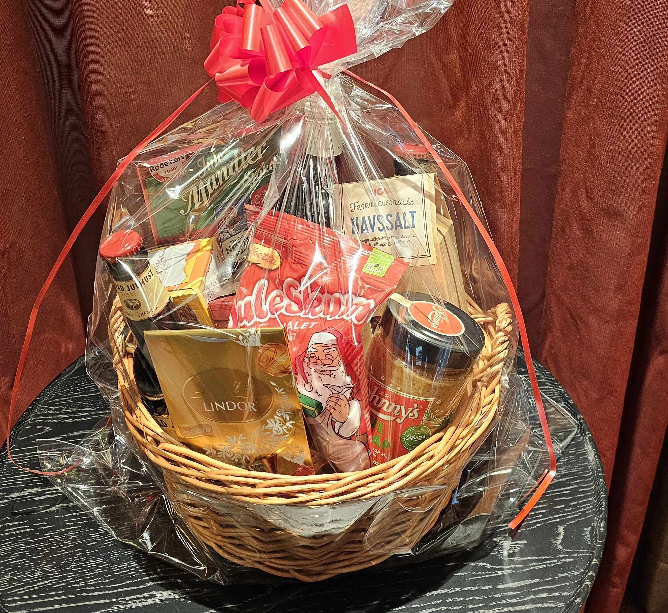 Jordgubbsprinsess-tårtor med flaggor på.