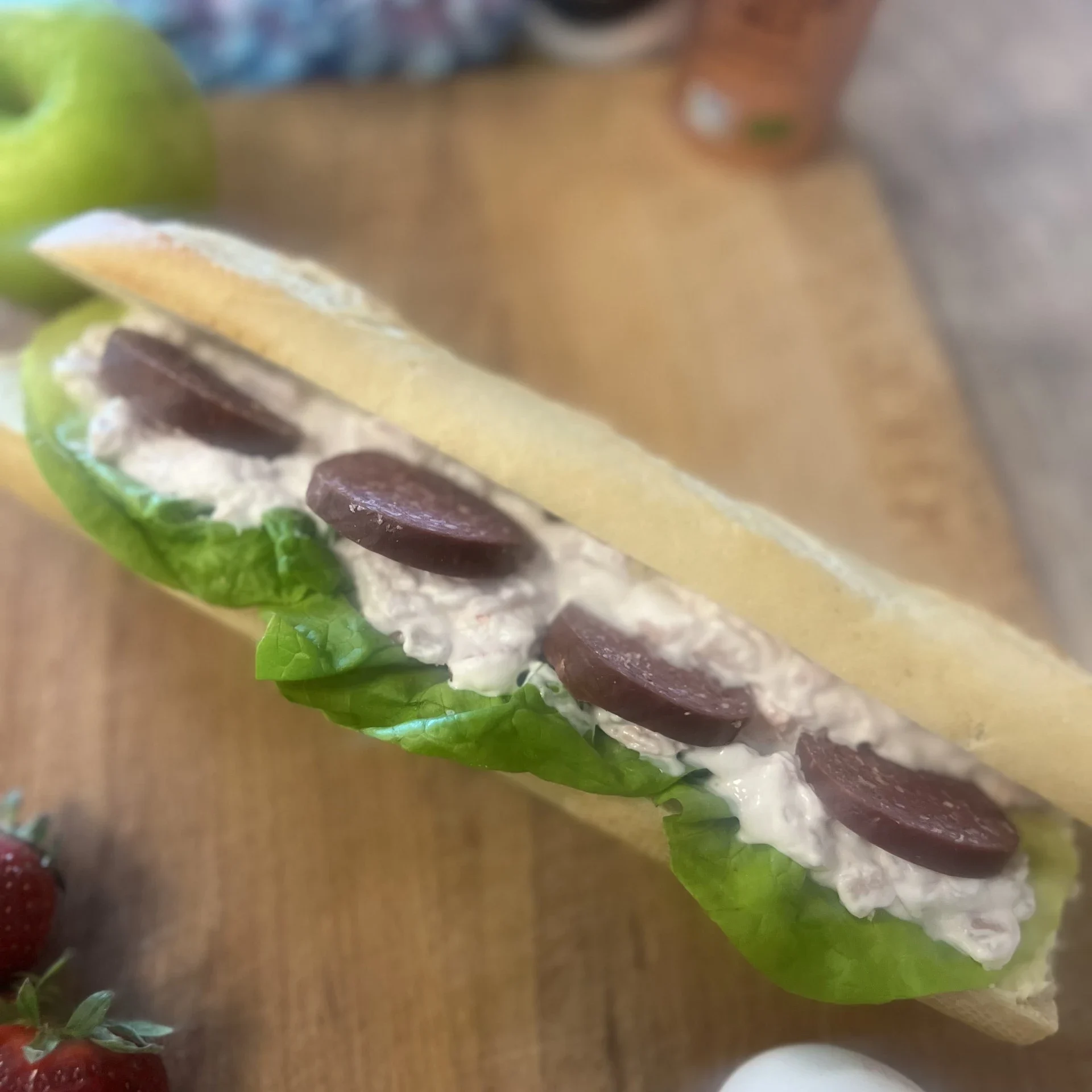 Baguette gustafskorv/räksallad