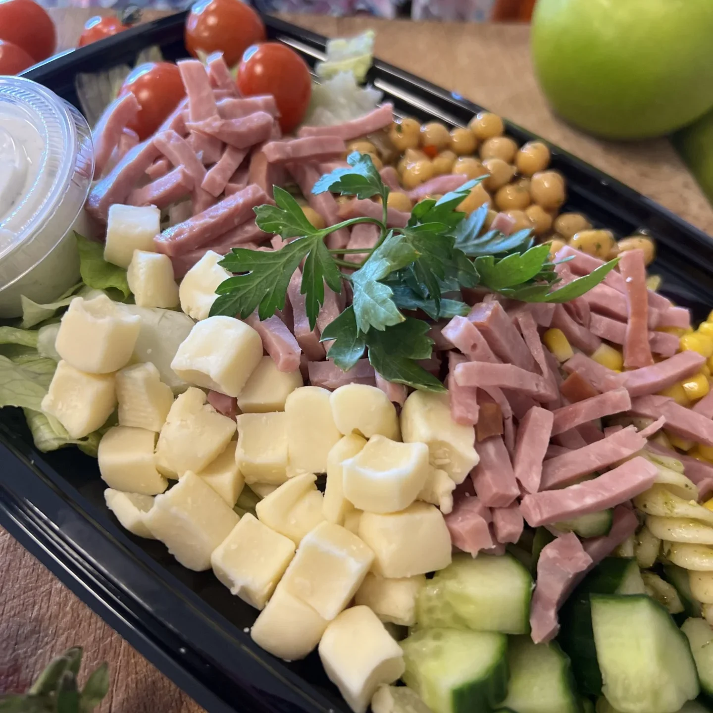 Ost och skinksallad med pasta