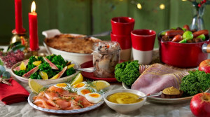 Jultallrik med div juldelikatsser.