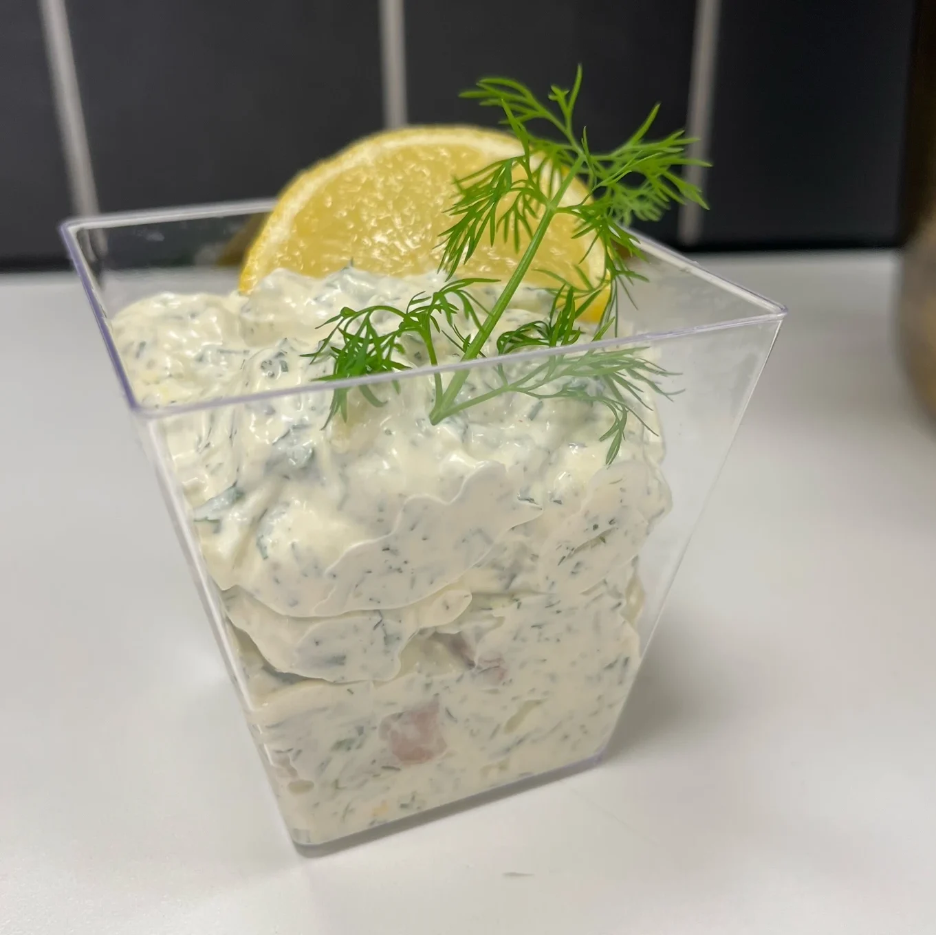Gubbröra med matjesill, ägg och potatis.