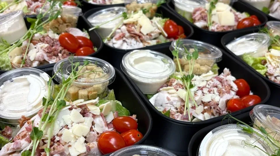 Klassisk caesarsallad med kycklingklassisk caesarsallad med kyckling