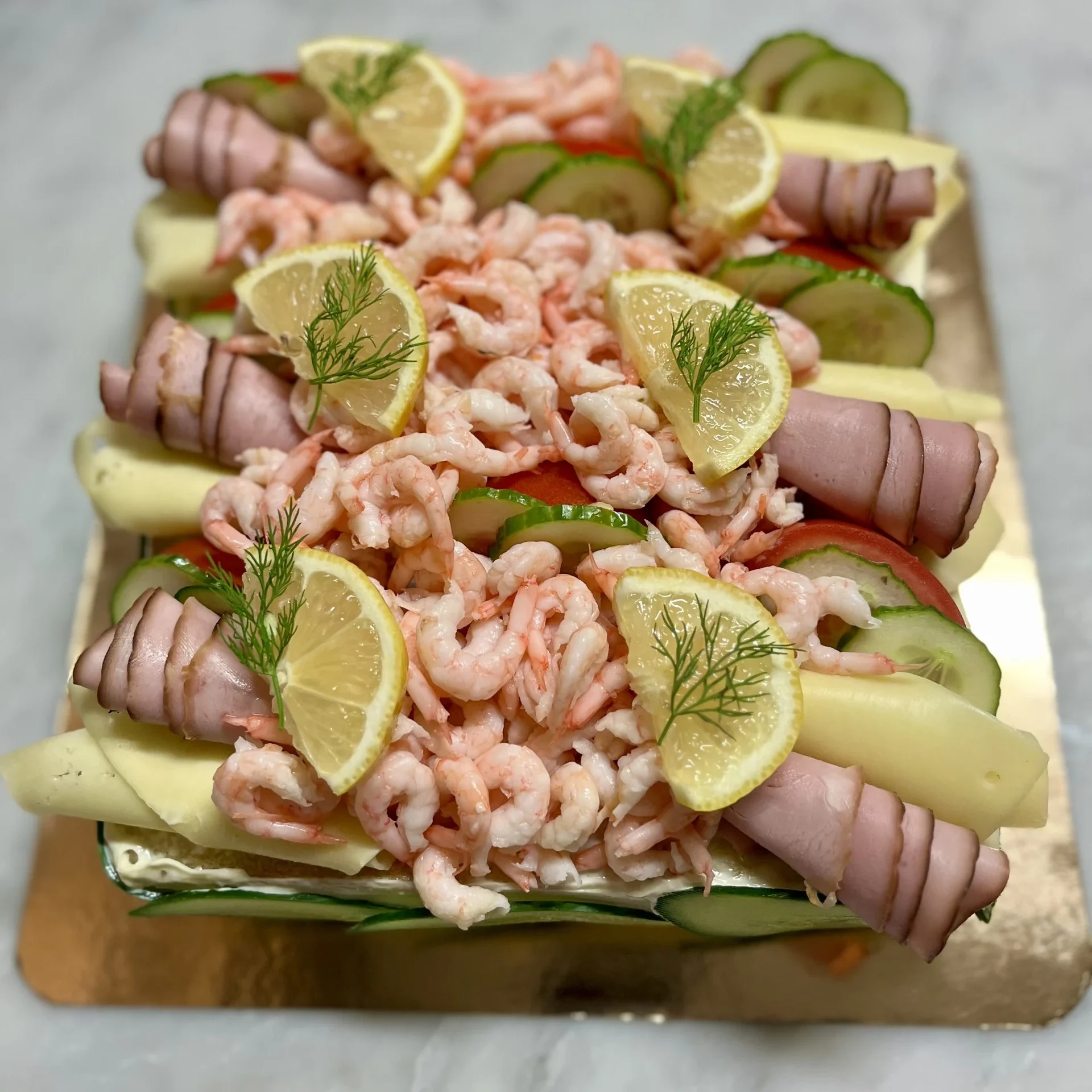 Smörgåstårta med tradtionella smaker.