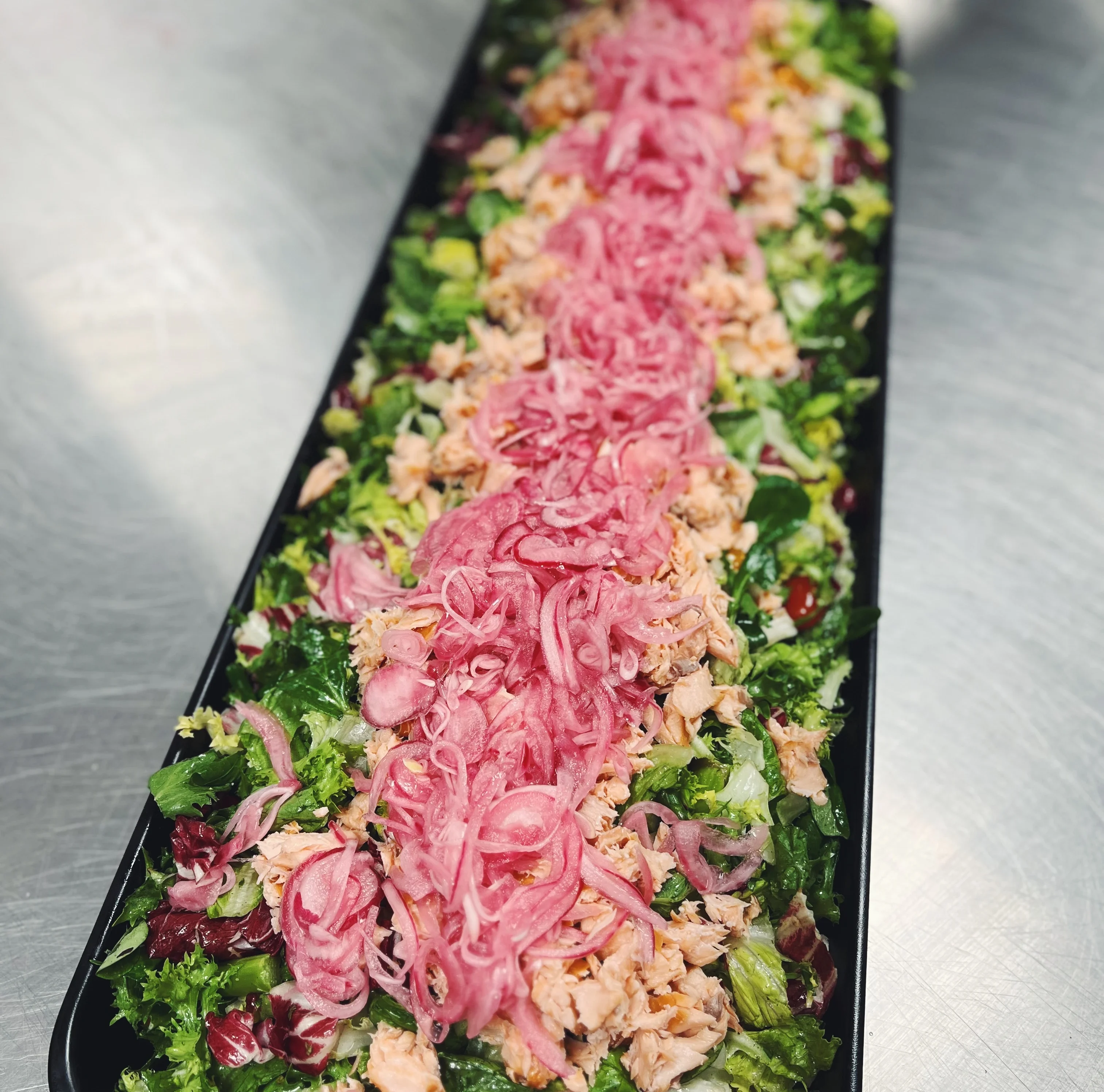 Varmrökt laxsallad