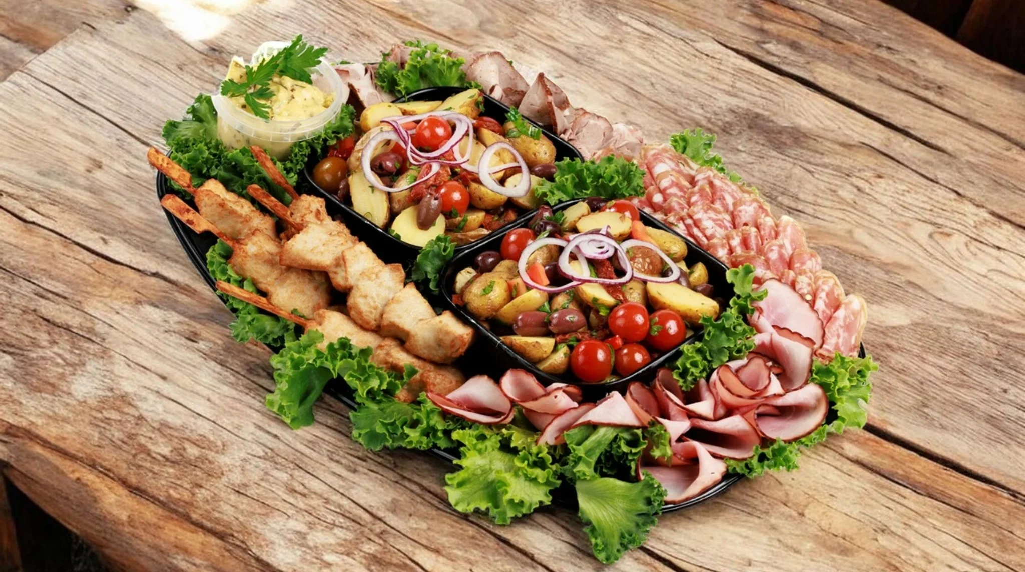 bilden visar ett fat med en buffé