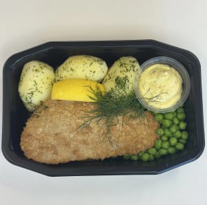 Panerad fisk med dillslungad potatis och remouladsås