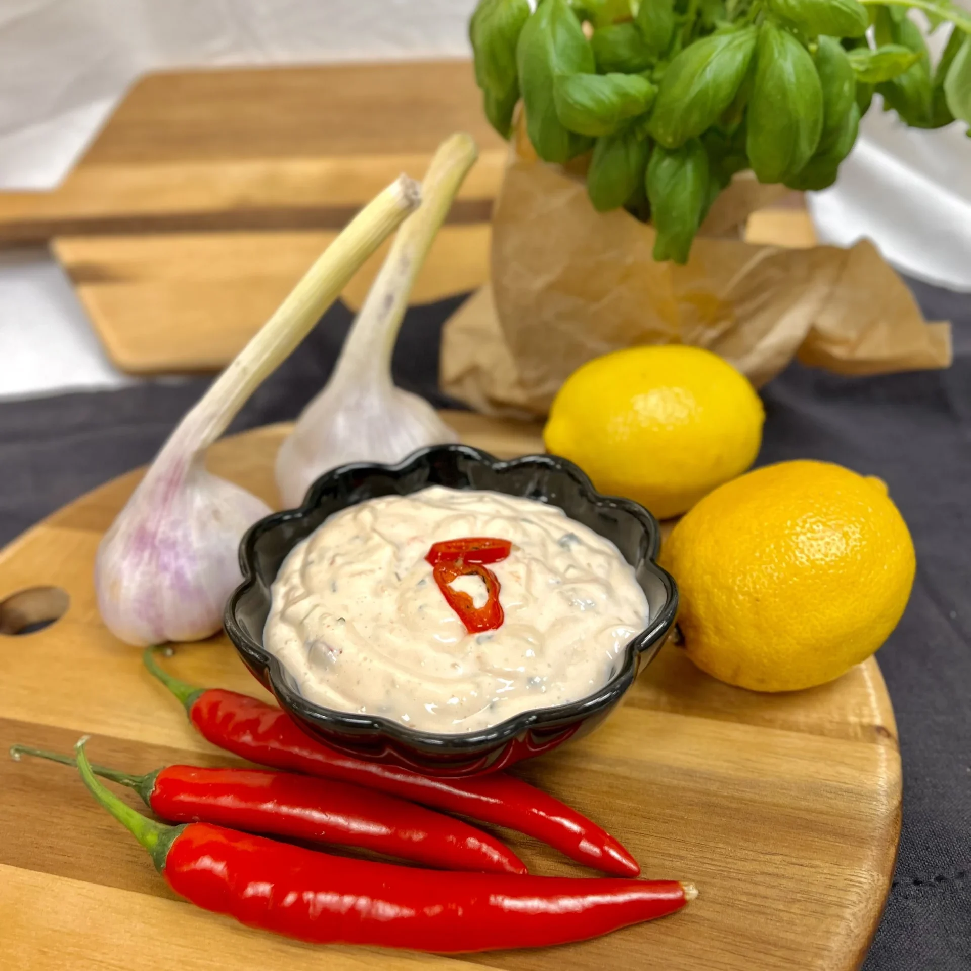 Fiskens egengjorda Chiliaioli med örter.