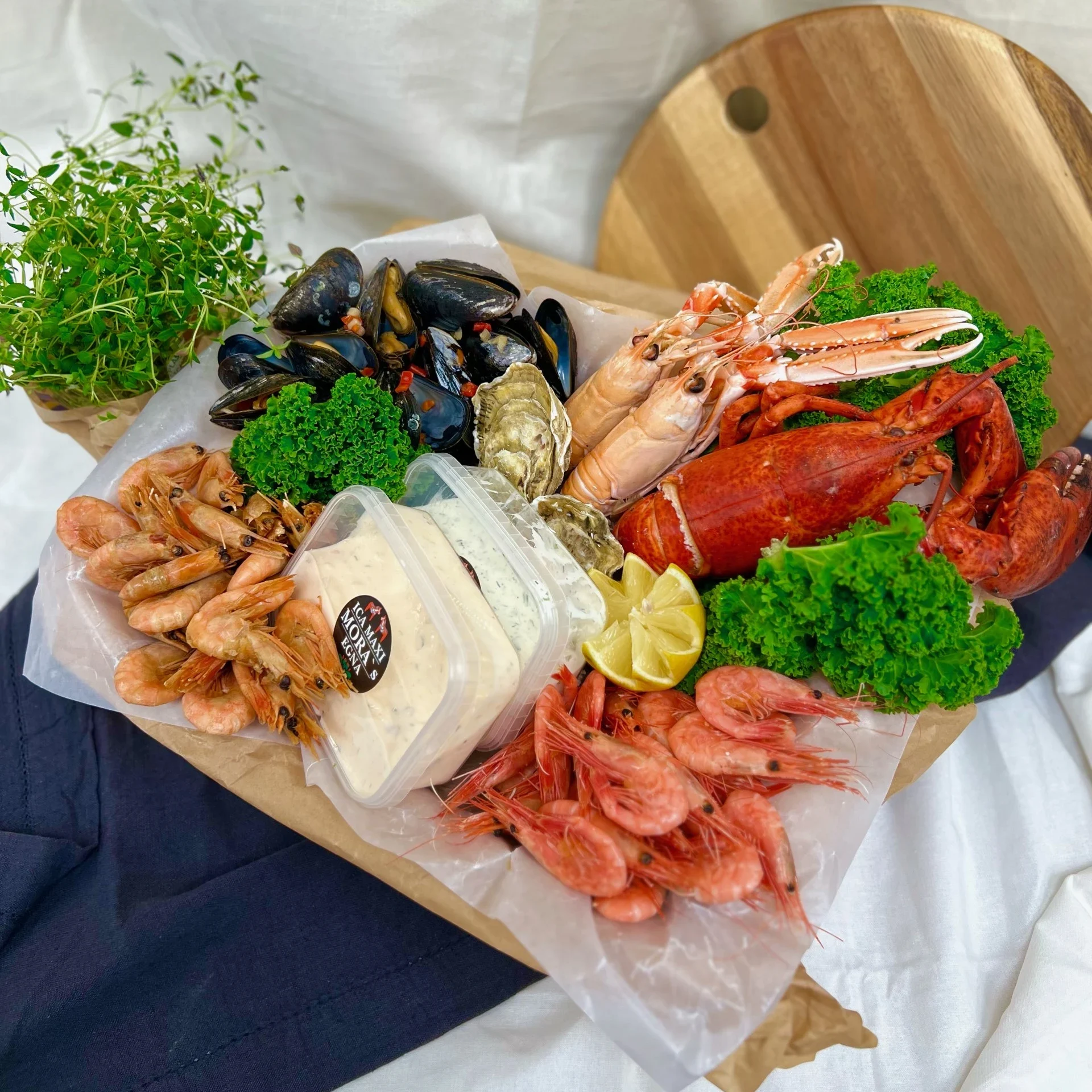 Fiskens lyxiga skaldjurslåda Catering ICA Maxi Mora