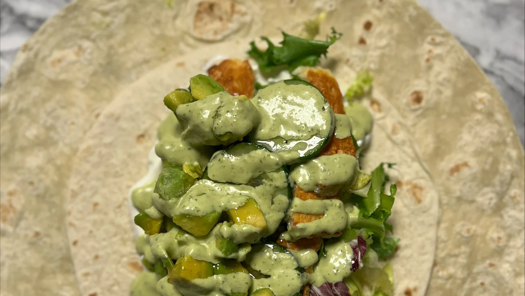 Wrap med halloumi och pesto