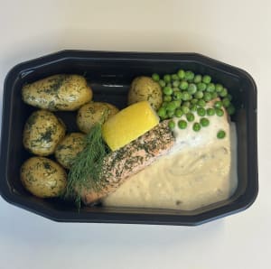 Pocherad lax med potatis och romsås