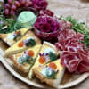 Caesarpot.sallad, örtbakad kycklinglårfil'e, brie, marmelad, fruktfat, tryffelsalami,Coppa( lufttorkad skinka)Västerbottenpaj m. rom/cremefraiche,örtkräm, stenugnsbakat bröd