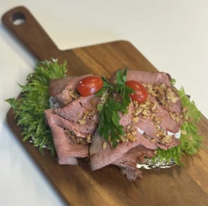 Rostbiffsmacka på rågbröd
