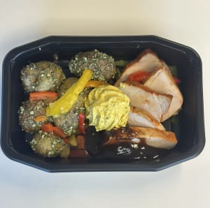 Fläskytterfilé med potatis, kryddsmör och rödvinssås