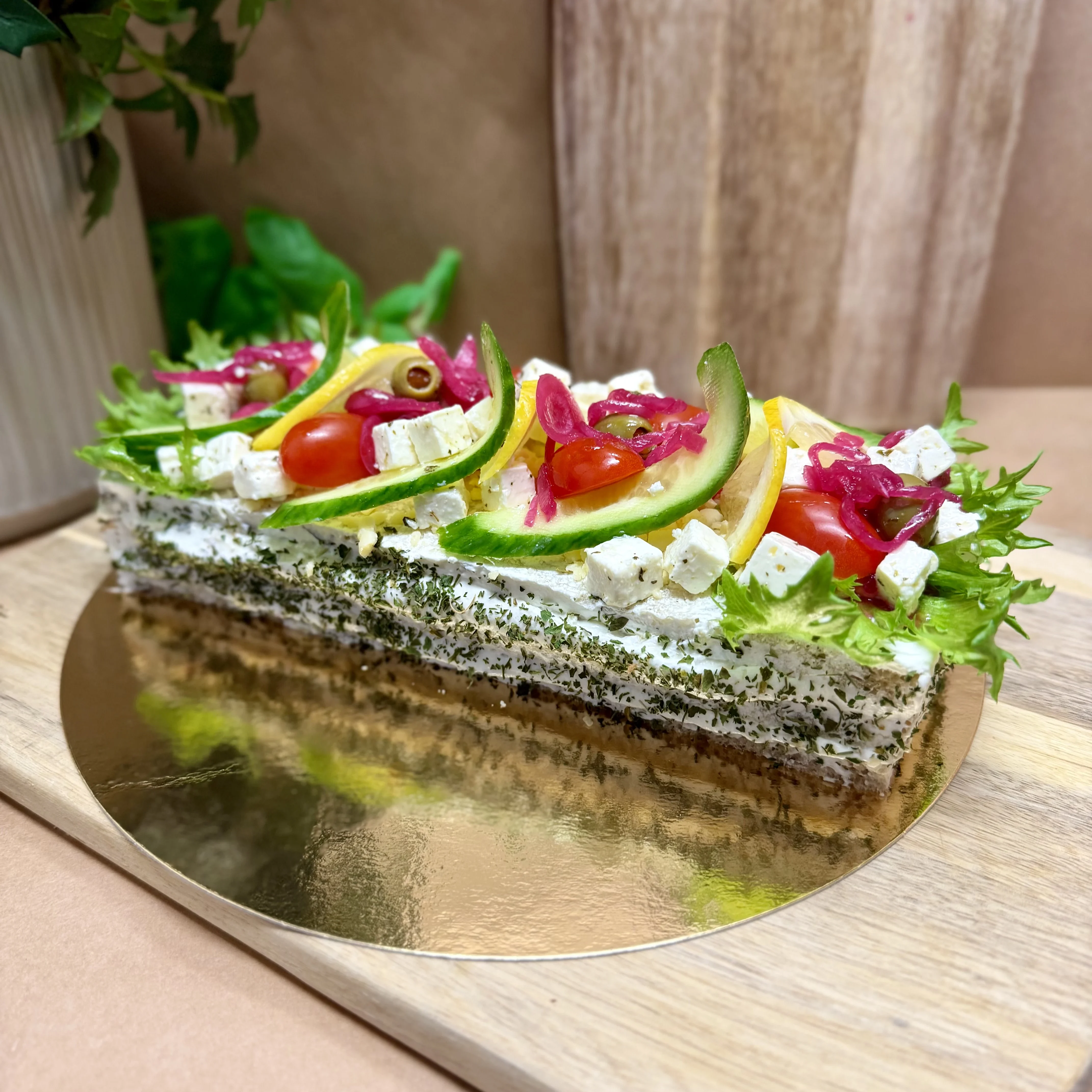 Lakto-ovo-vegetarisk smörgåstårta(går att få m. glutenfritt bröd)