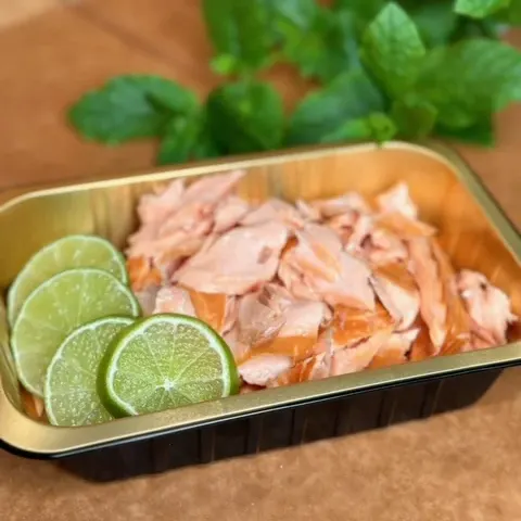 Varmrökt lax med limeskivor...