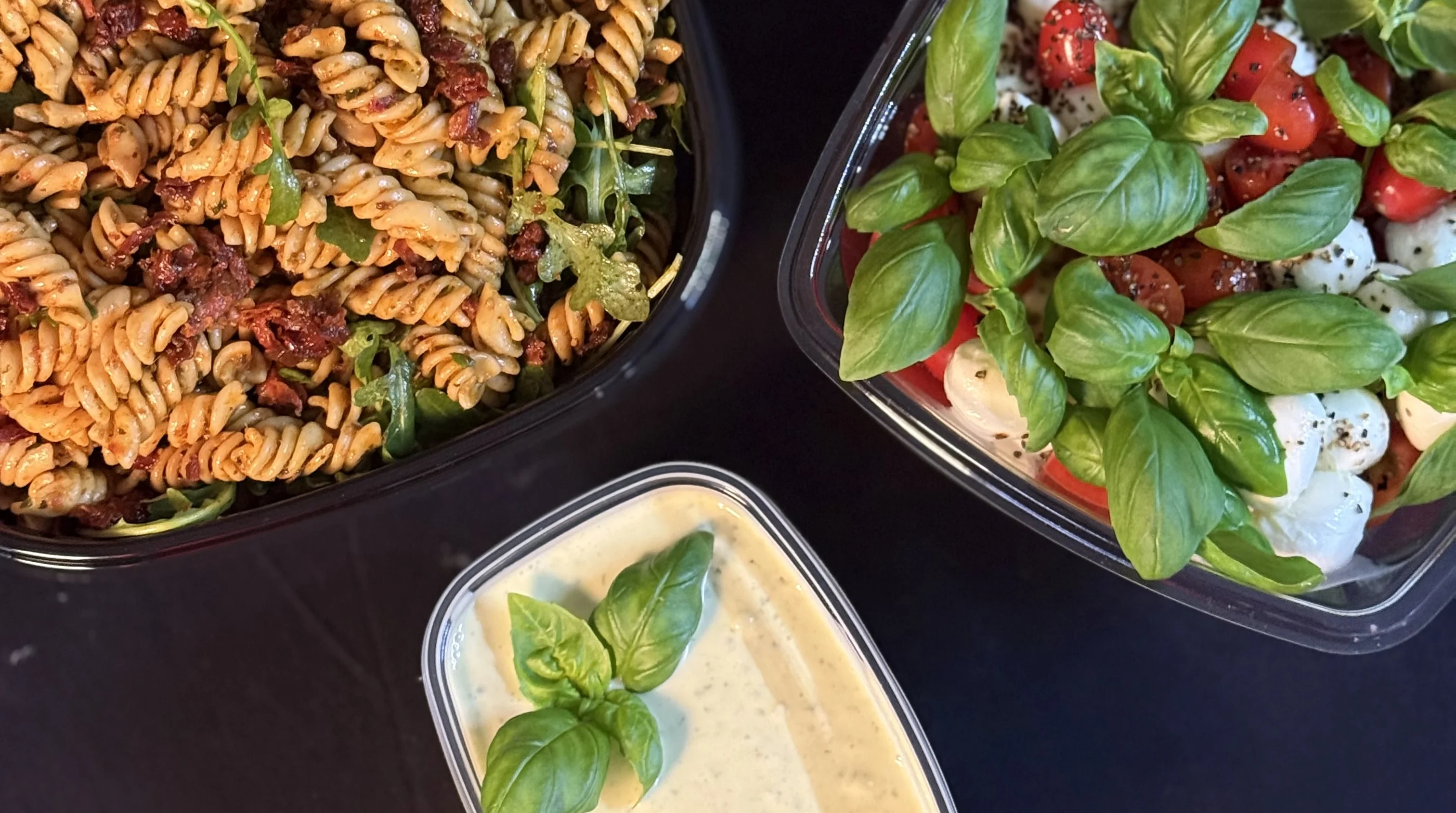 sallad, pasta, sås, catering och massa god mat