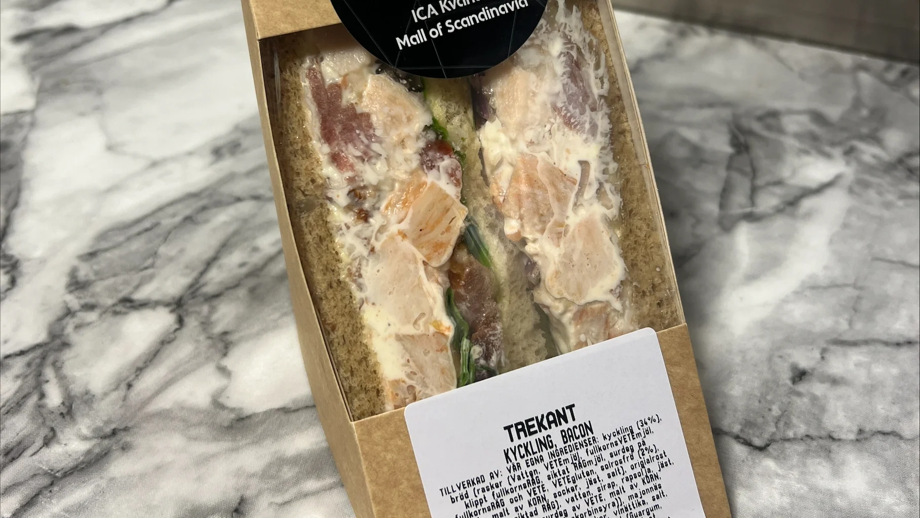Trekantsmacka med Kyckling, Bacon och majonnäs