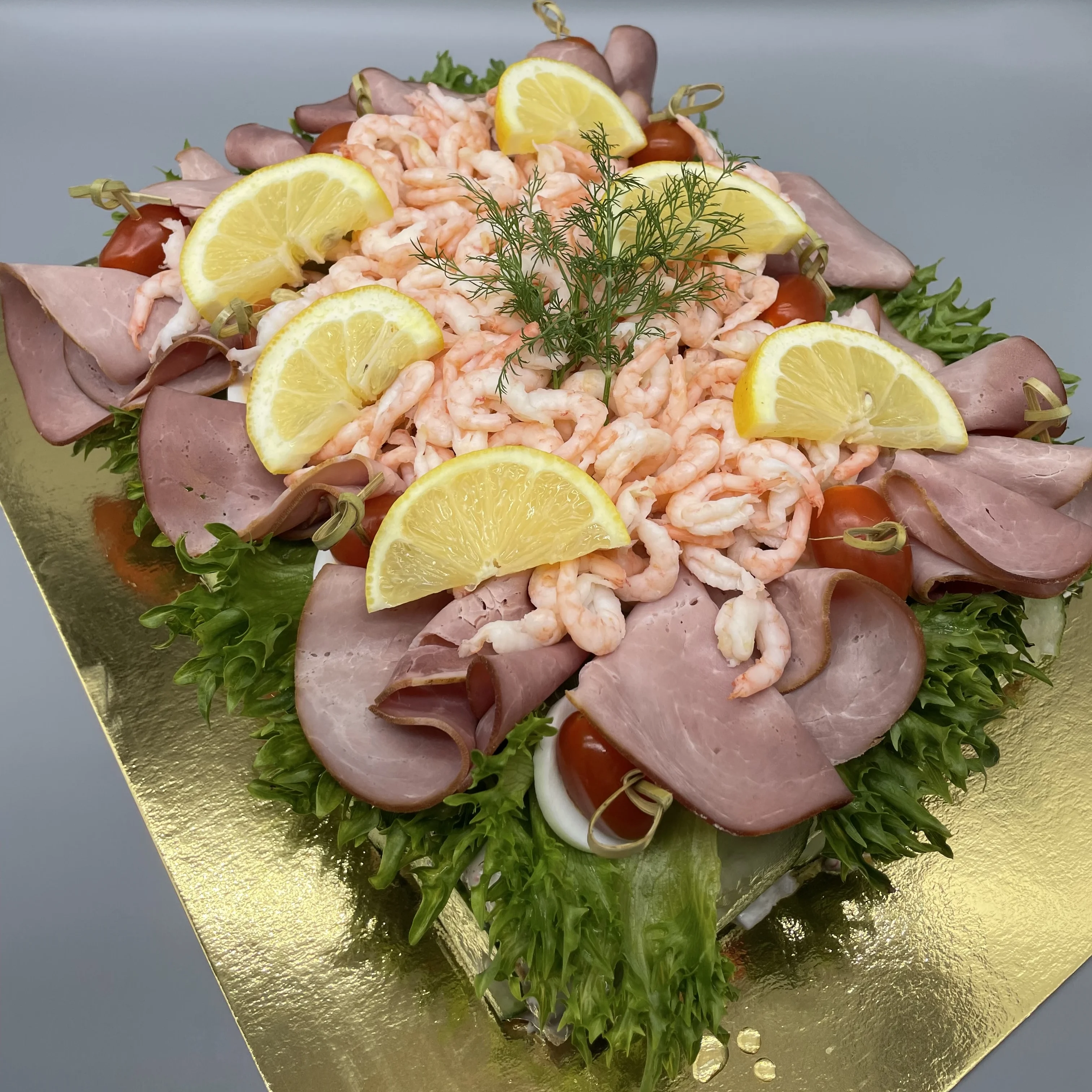 Räk och skinksmörgåstårta