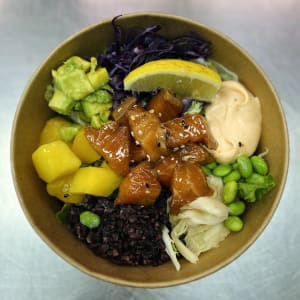 Bowl med lax, pokébowl, bowl varberg, pokébowl varberg