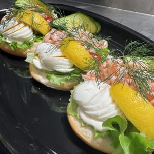 Räksmörgås på tekaka