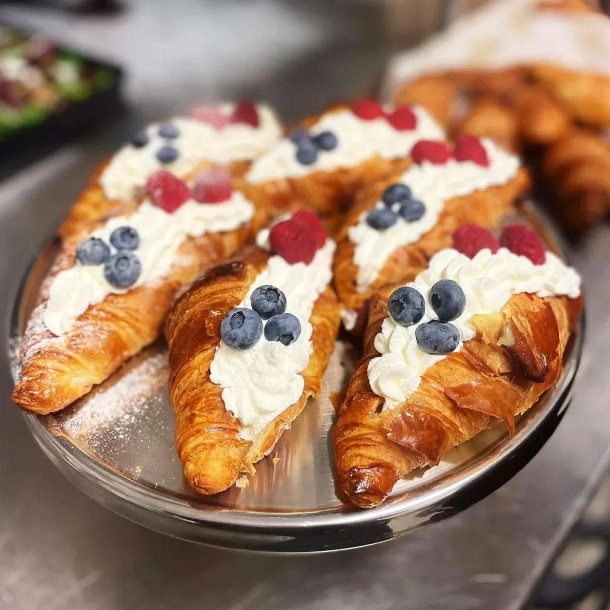 Croissant med lemon curd 