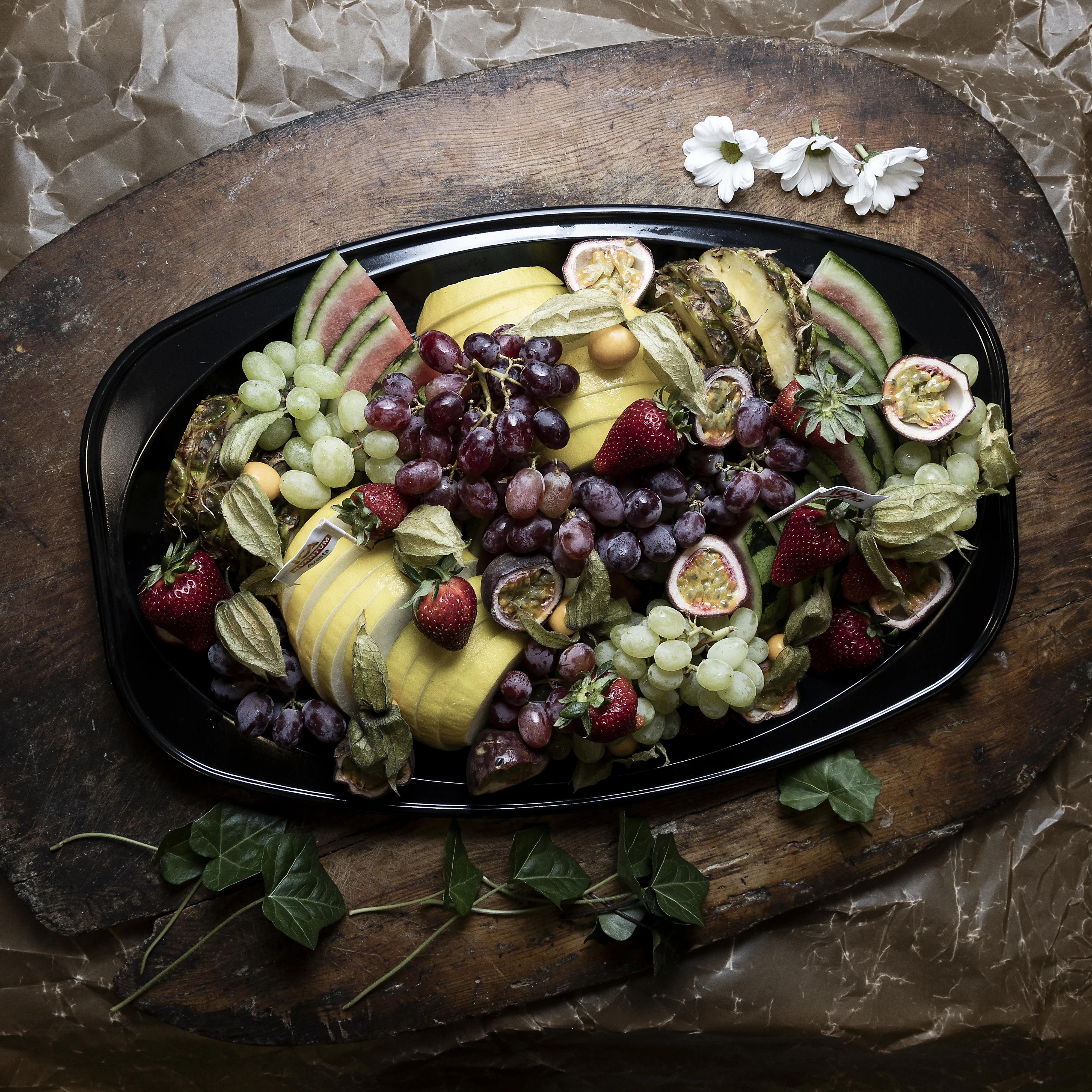 ett fantastiskt fruktfat med säsongens frukt