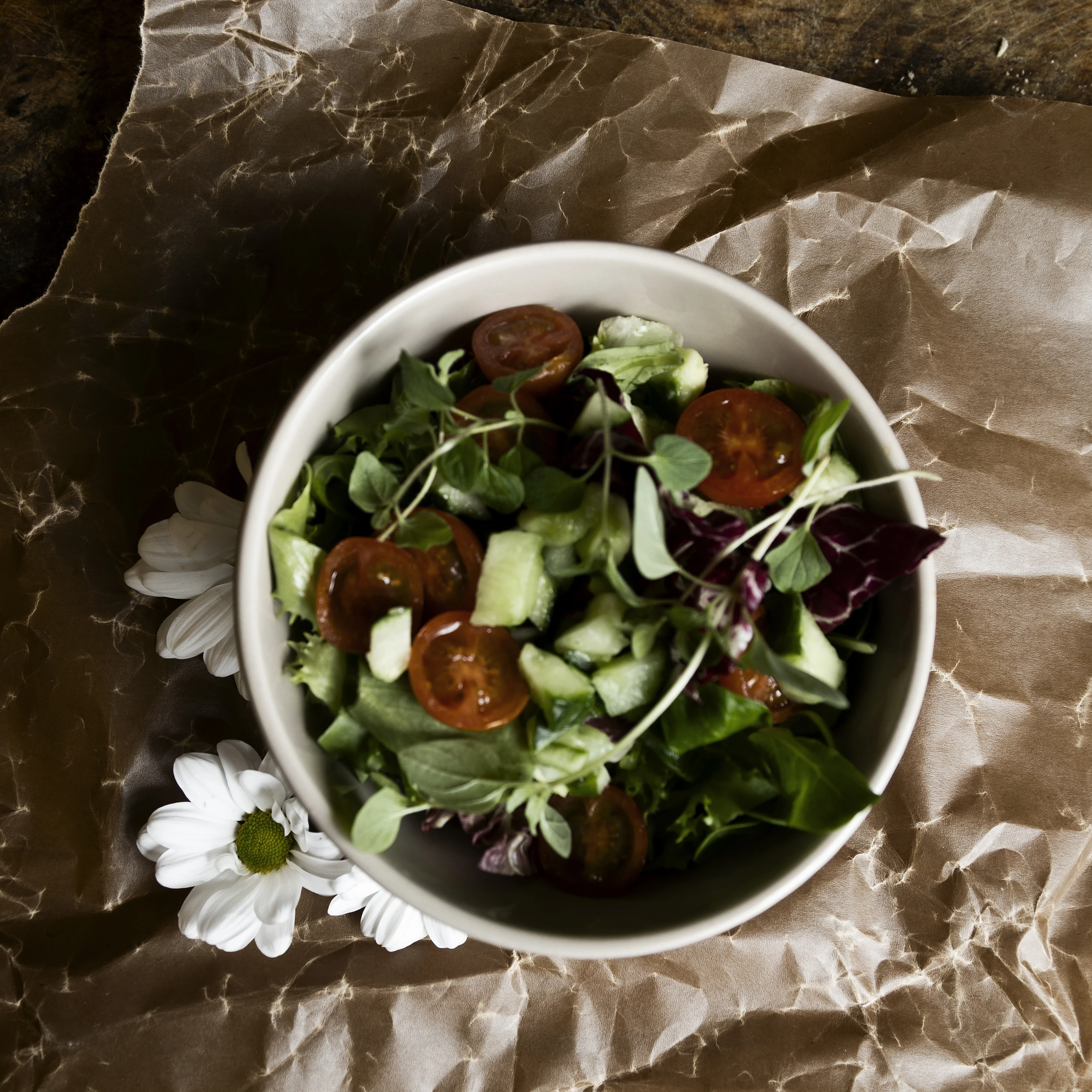 grönsallad med gurka och tomat