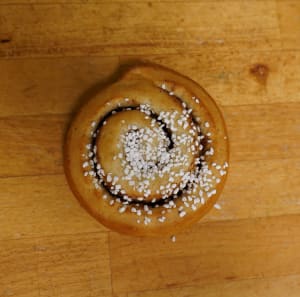 En traditionell kanelbulle. Perfekt till fikat!