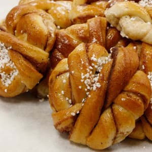 Kanelbullar gjorda i Eget Bageri med riktigt smör.