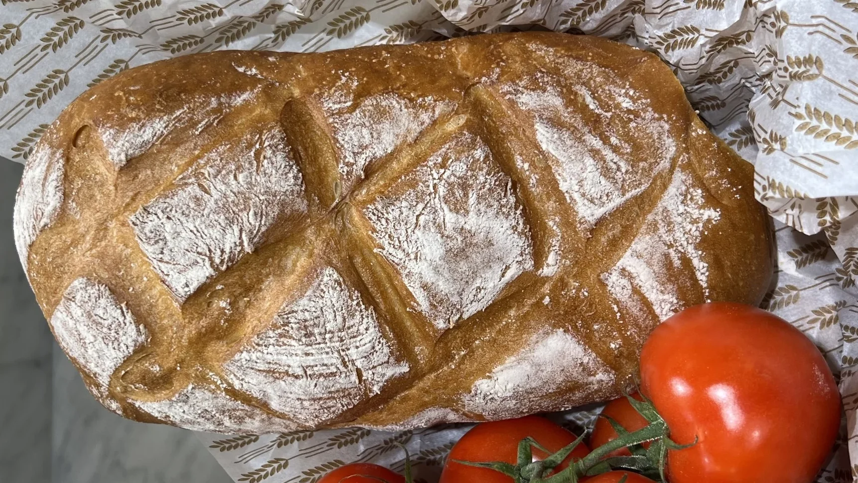 Nygräddat butiksbakat grekiskt bröd - perfekt till röror och ost.