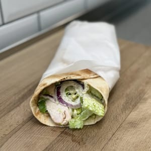 Caesar kycklingwrap i ett libabröd. 315g.