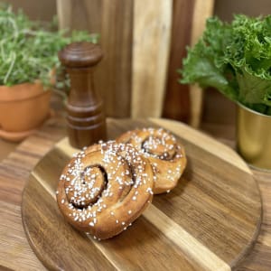 Saftig kanelbulle med pärlsocker