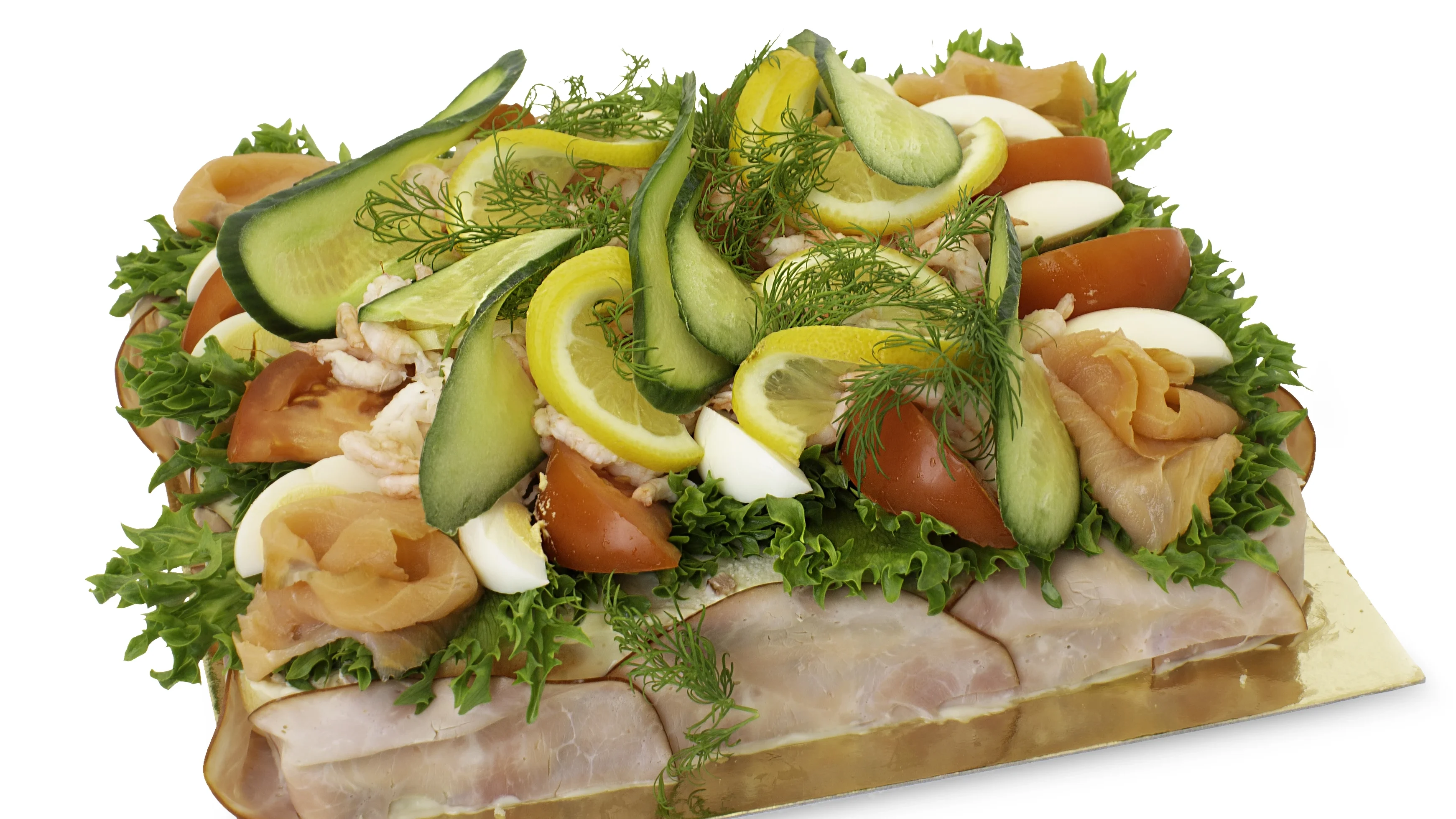 Smörgåstårta med räksallad, dallassallad, skinkost, handskalade räkor, skinka, kallrökt lax, ägg, citron, tomat, gurka och dill.