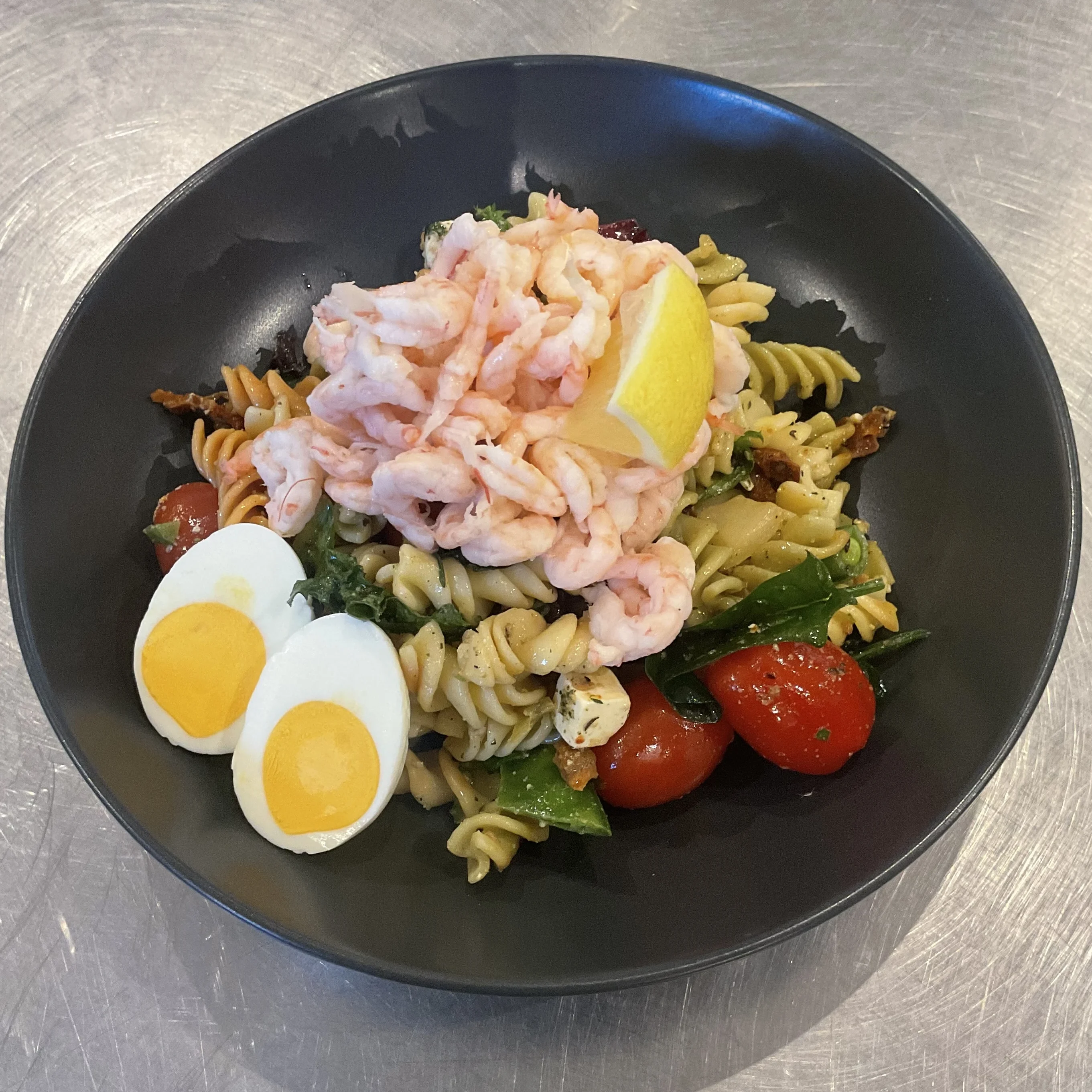 Räkorsallad med pasta ocg dressing