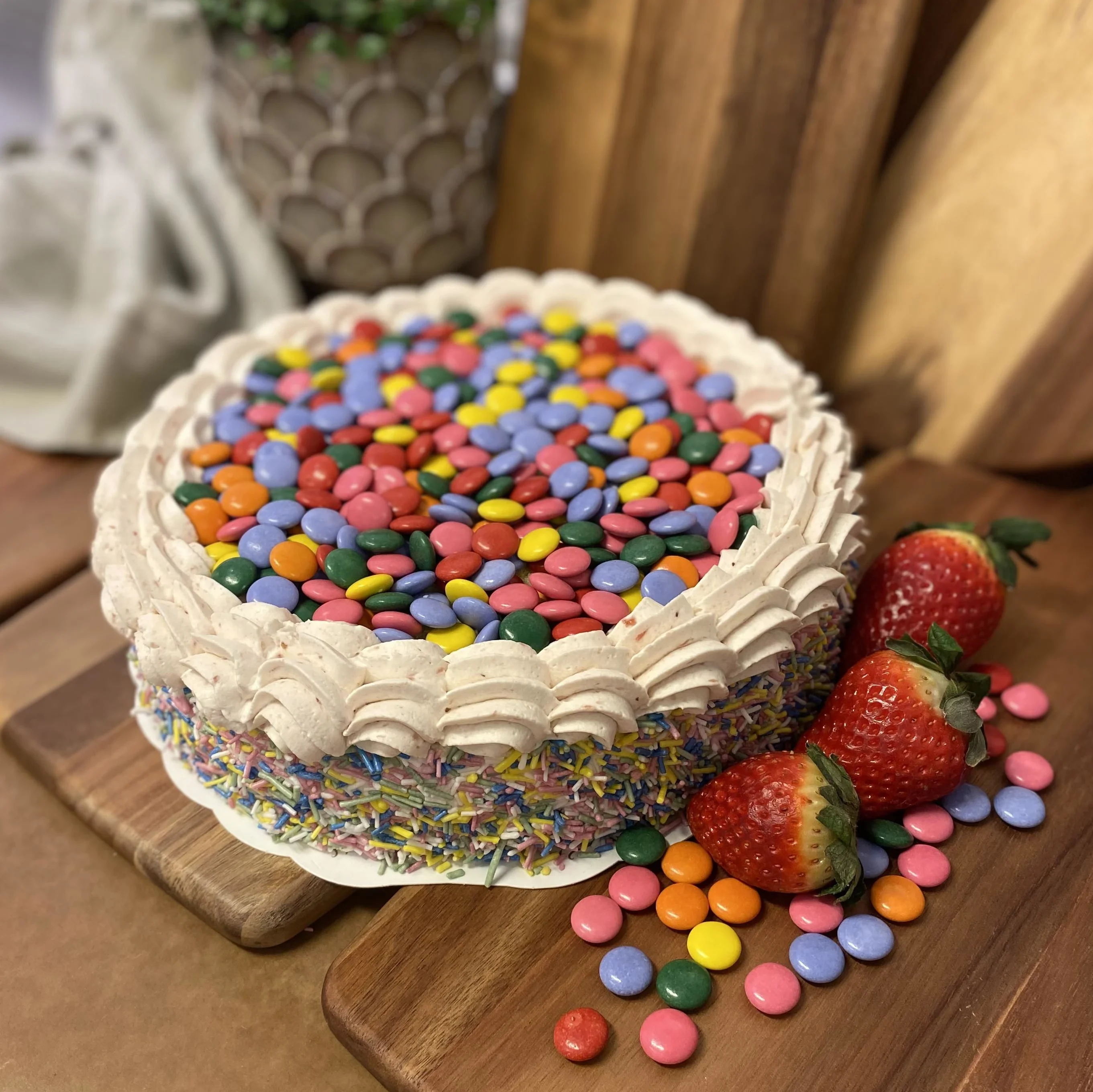 Kalastårta med chokladlinser uppepå 