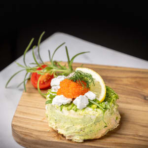Vegansk bakelse med Greekstyle ost, tångcaviar och kökets goda örtcreme